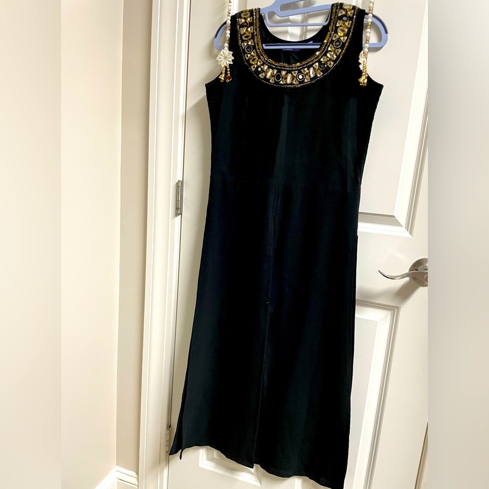 🥻Women Long top small with center and side cuts